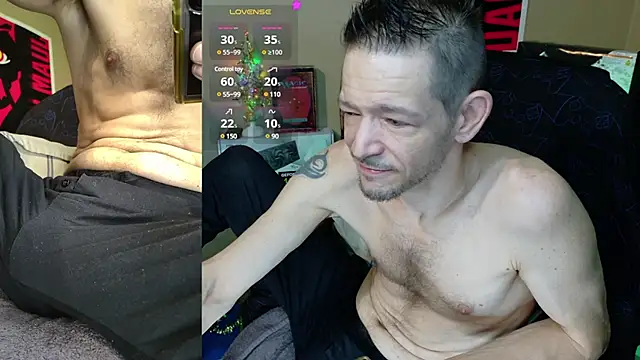 Snapshot of MasterForgedRayy chatting on December 26, 2:44 am MasterForgedRayy online show from December 26, 2:44 am