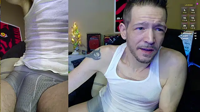 Snapshot of MasterForgedRayy chatting on December 27, 8:13 am MasterForgedRayy online show from December 27, 8:13 am