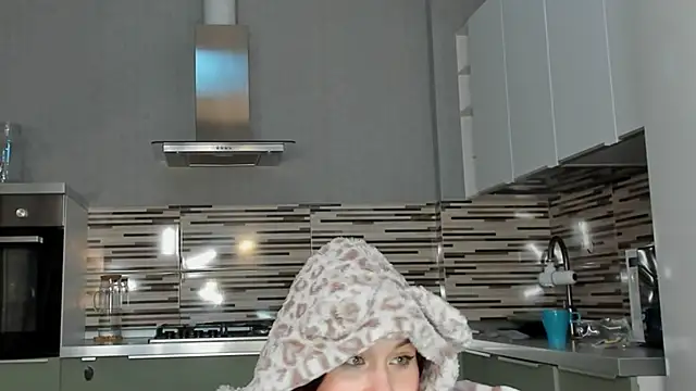 Snapshot of andrea_x_ chatting on March 9, 8:18 am andrea x online show from March 9, 8:18 am