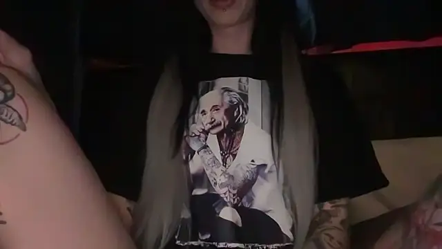 MissMidnightUK online show from January 13, 4:12 pm