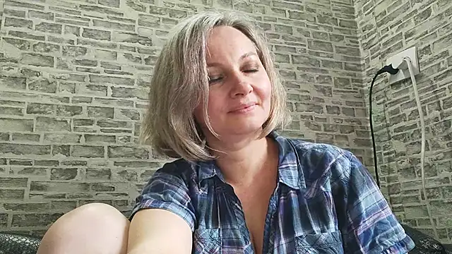 EdithManning online show from March 21, 11:12 am