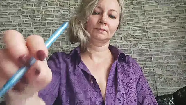 EdithManning online show from October 28, 6:28 am