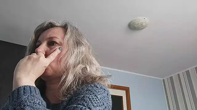 EdithManning online show from April 23, 9:30 am