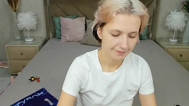 MiaKarlos online show from July 28, 1:23 am