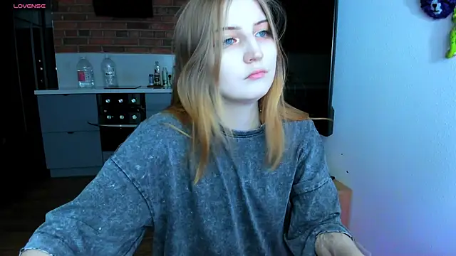 princessaalicc online show from March 1, 4:44 pm