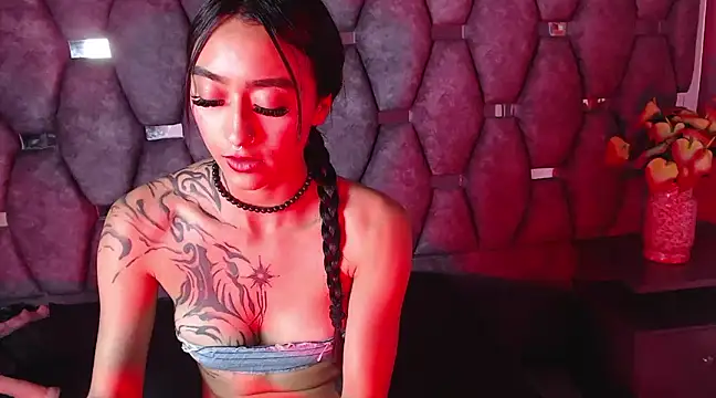 Miaa Thopmson online show from December 23, 7:41 pm