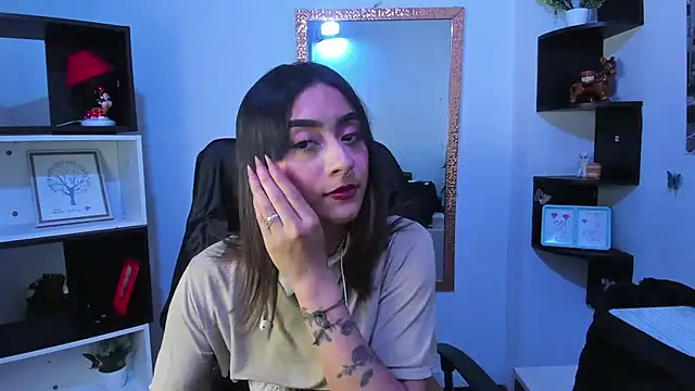 Miaa Thopmson online show from October 28, 9:28 pm