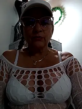 Snapshot of miisevvie_ chatting on February 22, 9:01 am miisevvie online show from February 22, 9:01 am