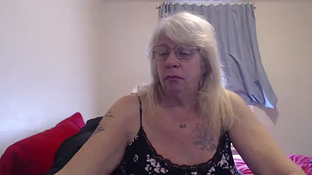 canadiancougar1965 online show from December 8, 4:18 pm