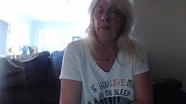 canadiancougar1965 online show from January 26, 8:23 pm