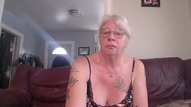 canadiancougar1965 online show from February 6, 9:28 pm