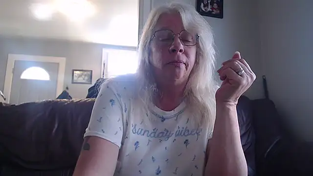 canadiancougar1965 online show from March 8, 1:03 pm