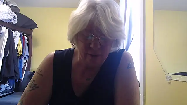 canadiancougar1965 online show from March 18, 3:37 pm