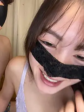 Snapshot of miumiu_0304 chatting on December 21, 8:21 am miumiu 0304 online show from December 21, 8:21 am