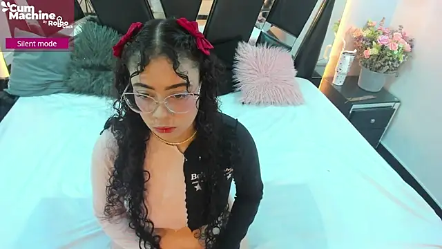 antonelllepiercee online show from October 10, 11:31 am