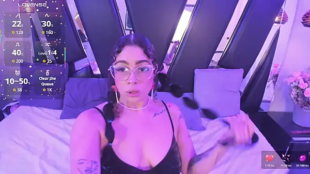 antonelllepiercee online show from December 5, 11:30 am