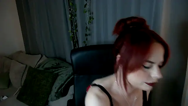 livelovelanaUk online show from November 5, 8:20 pm