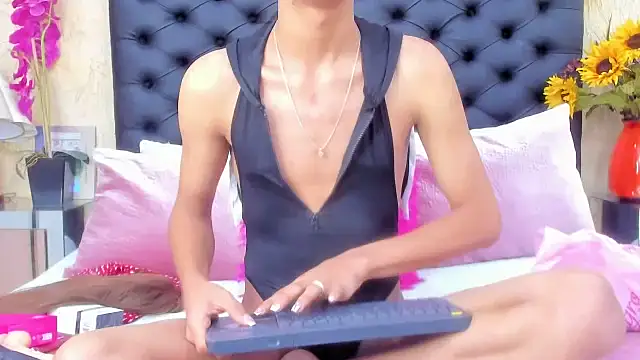 NahomiWhitel online show from September 10, 2:50 pm