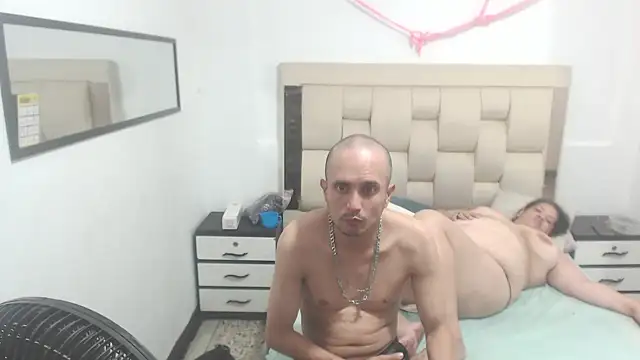 Candy and Jh0n online show from February 14, 8:10 am