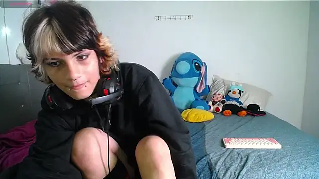 Caitlynwheler online show from March 12, 11:54 pm