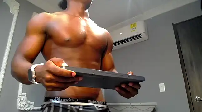 Snapshot of JoshLoganx chatting on December 13, 7:43 pm JoshLoganx online show from December 13, 7:43 pm