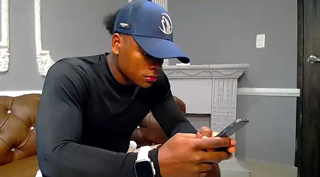 Snapshot of JoshLoganx chatting on December 14, 12:01 pm JoshLoganx online show from December 14, 12:01 pm