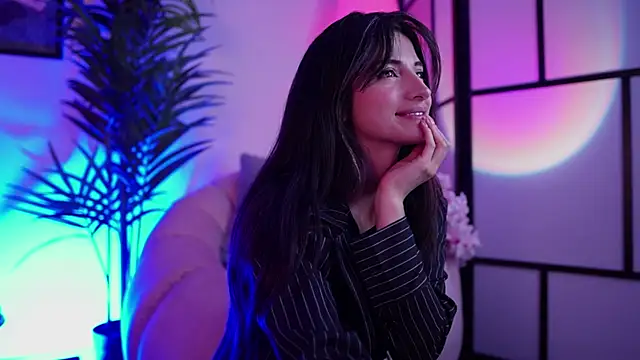 Snapshot of Megga_Bluee chatting on August 3, 11:52 pm Megga Bluee online show from August 3, 11:52 pm