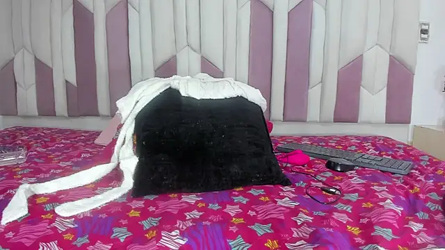 mia stanfort online show from March 18, 10:15 pm