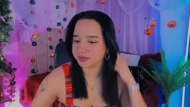 Snapshot of emilyrouxe chatting on October 25, 4:02 pm emilyrouxe online show from October 25, 4:02 pm