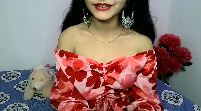 Snapshot of SUZY_FROMUS chatting on December 19, 6:23 am SUZY FROMUS online show from December 19, 6:23 am