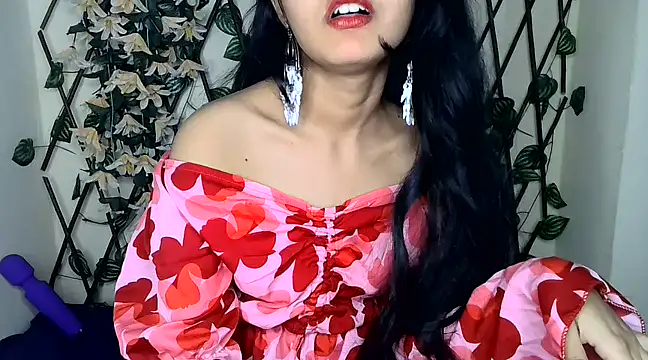 Snapshot of SUZY_FROMUS chatting on February 15, 10:21 pm SUZY FROMUS online show from February 15, 10:21 pm