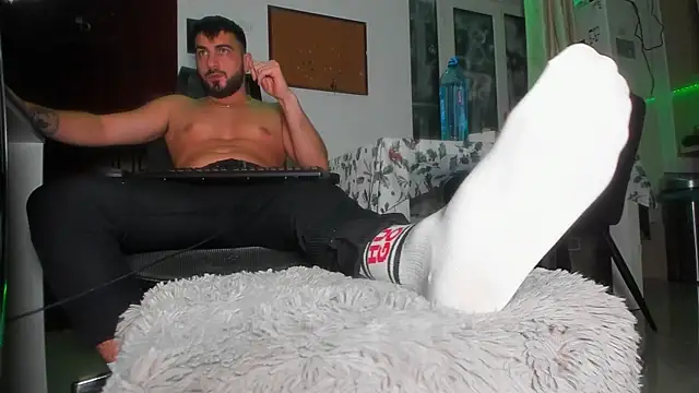 Snapshot of welcometo_hell chatting on December 17, 3:01 am welcometo hell online show from December 17, 3:01 am