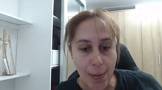 Snapshot of RoxanaLove9 chatting on January 12, 1:11 am RoxanaLove9 online show from January 12, 1:11 am