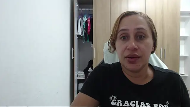 Snapshot of RoxanaLove9 chatting on October 12, 11:59 pm RoxanaLove9 online show from October 12, 11:59 pm