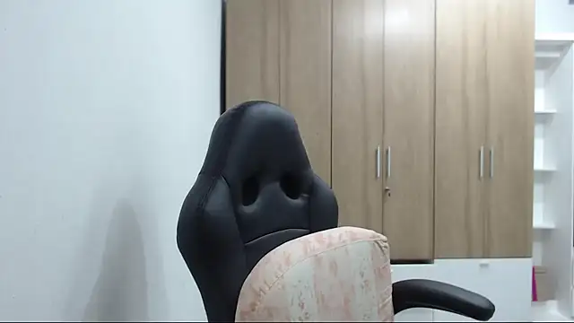 RoxanaLove9 online show from November 18, 9:19 pm