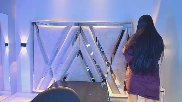 Annie9  online show from February 18, 4:19 am