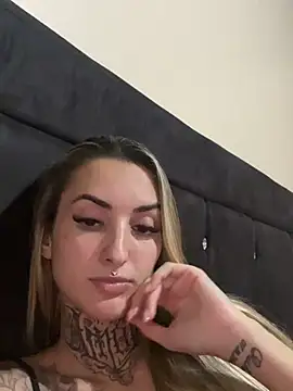 hotskinny1 online show from February 28, 9:23 pm