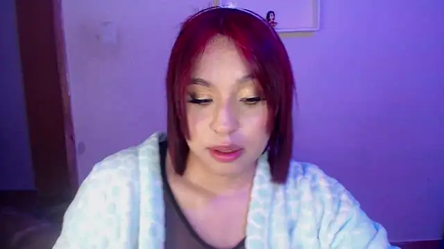 Snapshot of annie3 chatting on December 18, 12:32 am annie3 online show from December 18, 12:32 am