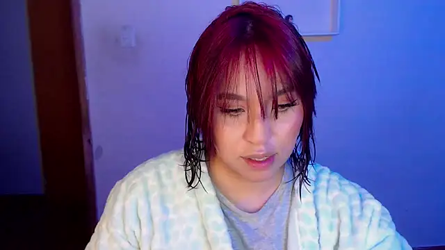 Snapshot of annie3 chatting on December 28, 2:11 am annie3 online show from December 28, 2:11 am