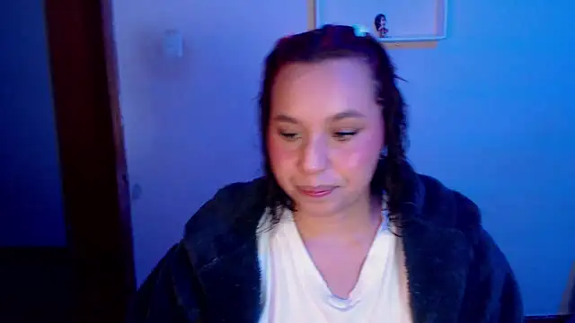 Snapshot of annie3 chatting on January 6, 1:31 am annie3 online show from January 6, 1:31 am