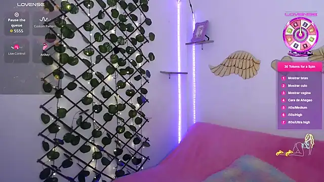 Snapshot of EmberEyes_999 chatting on September 16, 7:26 pm EmberEyes 999 online show from September 16, 7:26 pm