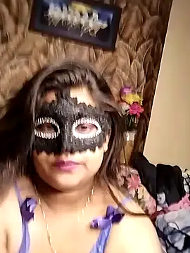 Hottyalia online show from December 9, 8:01 pm