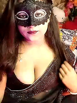 Hottyalia online show from December 12, 7:04 pm