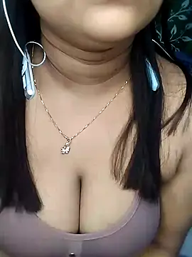 Hottyalia online show from February 8, 6:44 pm