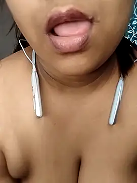 Hottyalia online show from March 4, 4:49 am