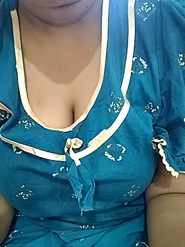 Hottyalia online show from February 17, 8:44 am