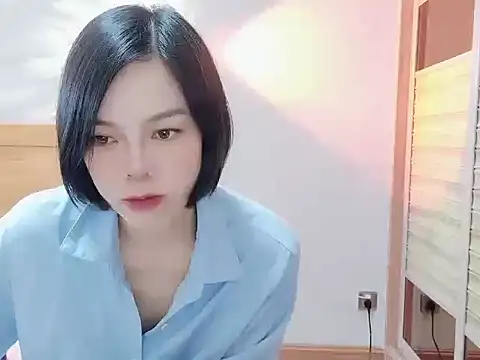 Snapshot of Linda-LL chatting on January 3, 2:43 am Linda-LL online show from January 3, 2:43 am