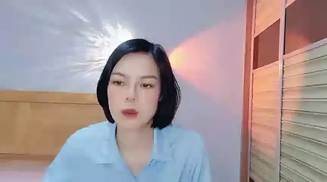 Snapshot of Linda-LL chatting on January 4, 12:05 pm Linda-LL online show from January 4, 12:05 pm