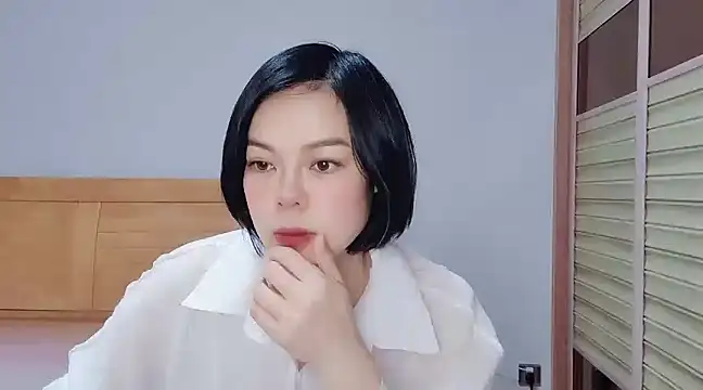 Snapshot of Linda-LL chatting on January 6, 1:42 am Linda-LL online show from January 6, 1:42 am