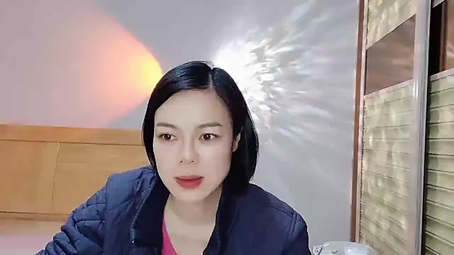 Snapshot of Linda-LL chatting on January 10, 2:04 am Linda-LL online show from January 10, 2:04 am